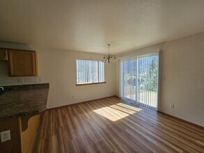 390 Maylea Pl in Canyonville, OR - Building Photo - Building Photo