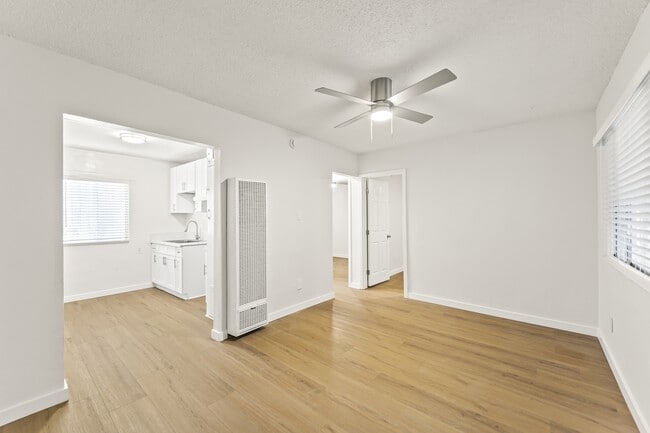9302 Avalon Blvd in Los Angeles, CA - Building Photo - Building Photo