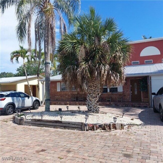 48 E 5th St in Bonita Springs, FL - Building Photo - Building Photo