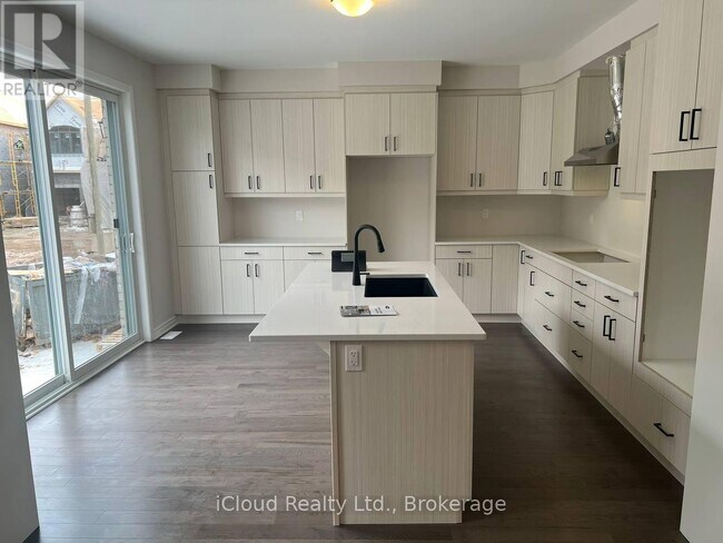 1407 Hearns Pl in Milton, ON - Building Photo - Building Photo