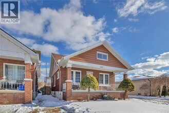 1006 Pillette Rd in Windsor, ON - Building Photo - Building Photo