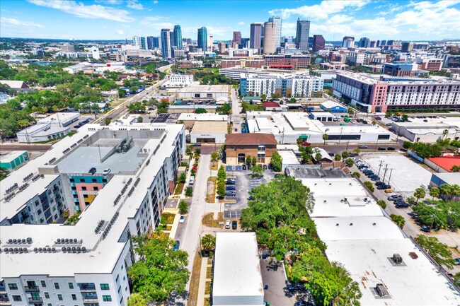 property at 1302 W Carmen St