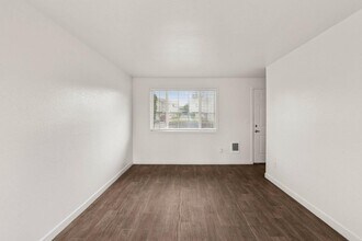 Evergreen Townhouses in Springfield, OR - Building Photo - Building Photo