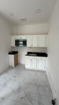 1375 NE 135th St in North Miami, FL - Building Photo