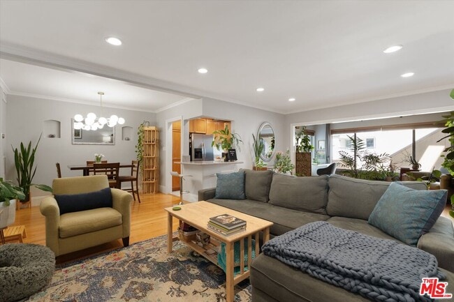 property at 14934 Dickens St