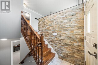 2001 Bel-Air Dr in Ottawa, ON - Building Photo - Building Photo