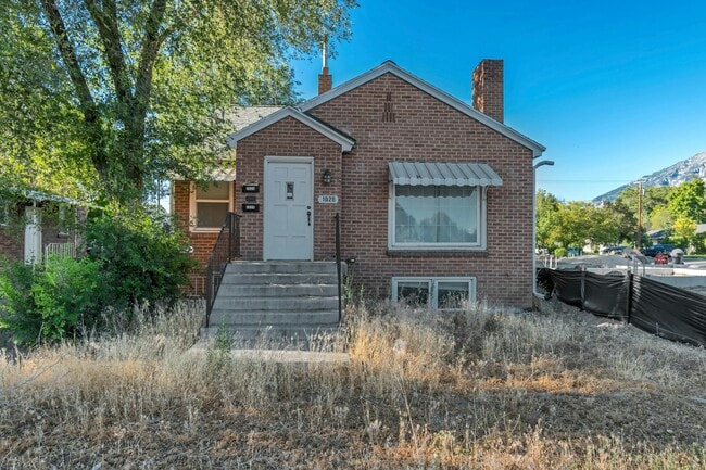 property at 1026 W Center St