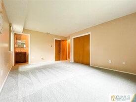 410 Edison Glen Terrace in Edison, NJ - Building Photo