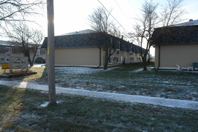 2007-2009 W 1st St in Ankeny, IA - Foto de edificio - Building Photo