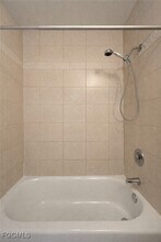 107 SE 2nd Ave in Cape Coral, FL - Foto de edificio - Building Photo