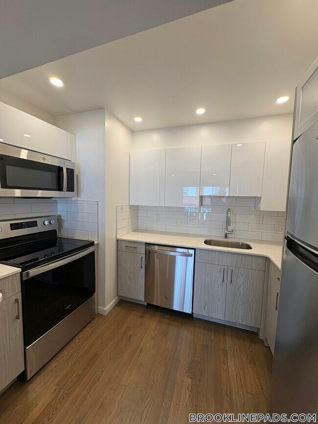 320 Hammond Pond Pkwy