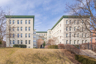 Twin Oaks in Washington, DC - Building Photo - Building Photo