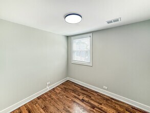 2405 S Leavitt St in Chicago, IL - Building Photo - Building Photo