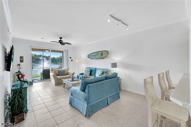 8270 Pathfinder Loop, Unit 815 in Ft. Myers, FL - Foto de edificio - Building Photo