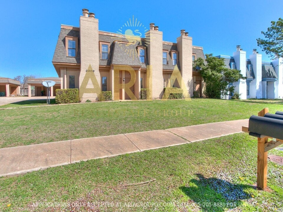 2309 Beaumont Dr in Norman, OK - Building Photo