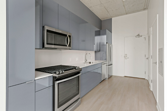 321 W Illinois St in Chicago, IL - Building Photo - Building Photo