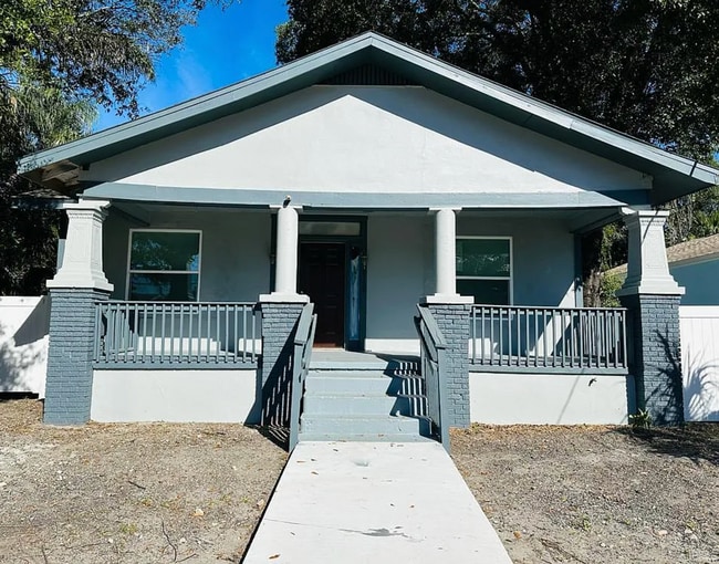 property at 2139 W St John St