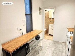 244 E 90th St in New York, NY - Building Photo - Building Photo