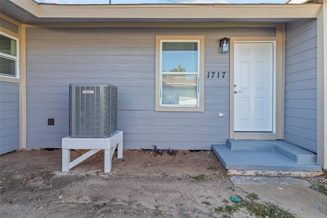 1717 W 4th St in Freeport, TX - Building Photo - Building Photo