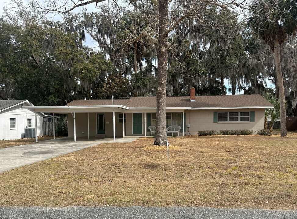 1410 Spartan Ave in Leesburg, FL - Building Photo