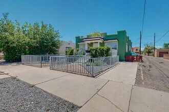1015 5th St NW in Albuquerque, NM - Building Photo - Building Photo