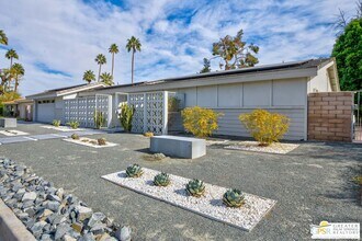 2002 Bobolink Ln in Palm Springs, CA - Building Photo - Building Photo