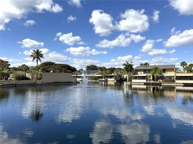 15896 Kilmarnock Dr in Miami Lakes, FL - Building Photo - Building Photo