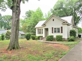 2413 Pope Dr in Anderson, SC - Building Photo