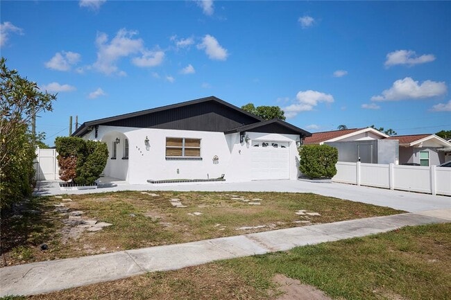 6804 N Hubert Ave in Tampa, FL - Building Photo - Building Photo