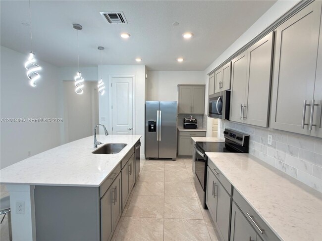 8344 NW 7th Pl in Plantation, FL - Foto de edificio - Building Photo