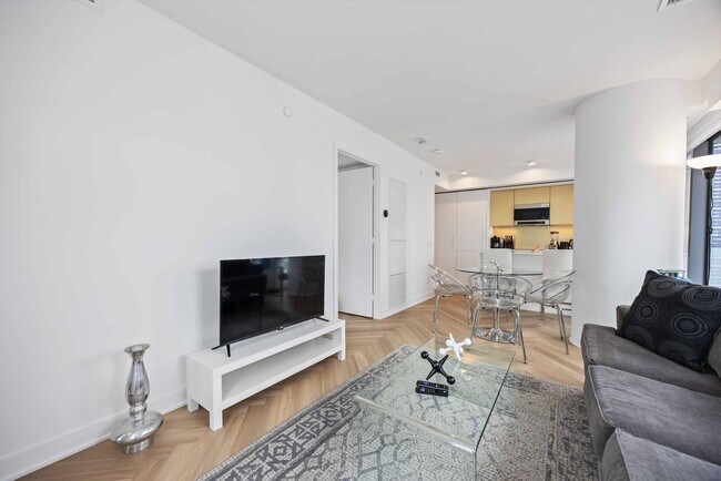 225 Adelaide St W, Unit SI ID1357636P in Toronto, ON - Building Photo - Building Photo