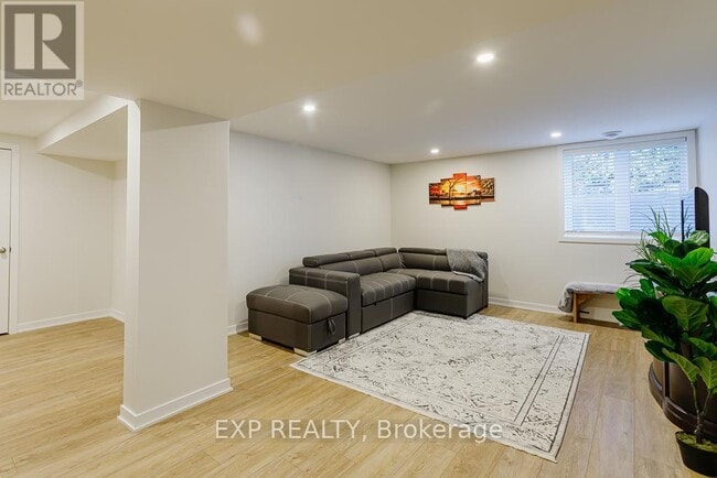 194 Willow Creek Cir in Ottawa, ON - Building Photo - Building Photo