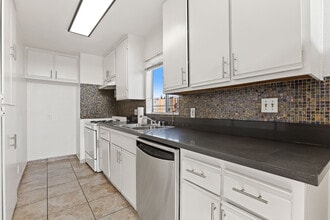 1540 S Fairfax Ave in Los Angeles, CA - Building Photo - Building Photo