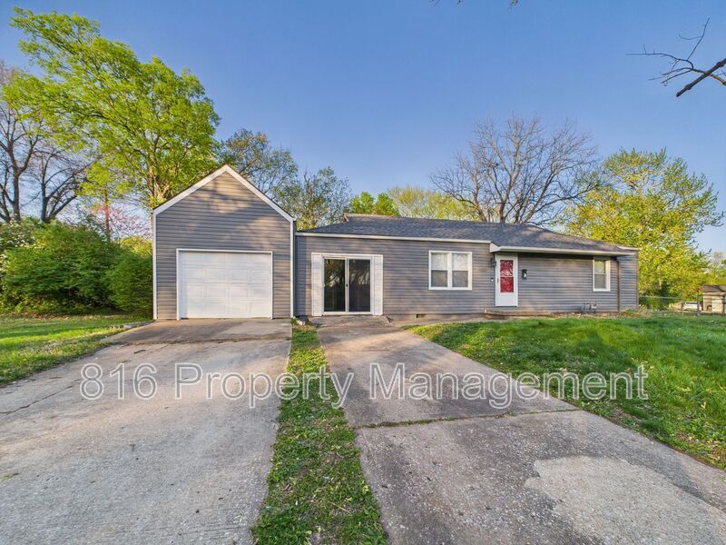 4416 E 138th St in Grandview, MO - Foto de edificio