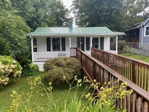 1321 Chesapeake St in Charlottesville, VA - Building Photo - Building Photo