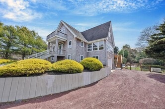 5 Ocean View Ave in Southampton, NY - Building Photo - Building Photo