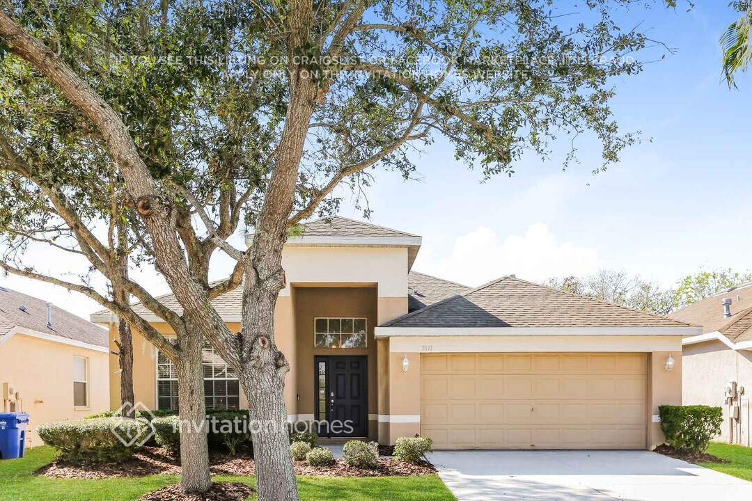 5111 Clover Mist Dr in Apollo Beach, FL - Foto de edificio