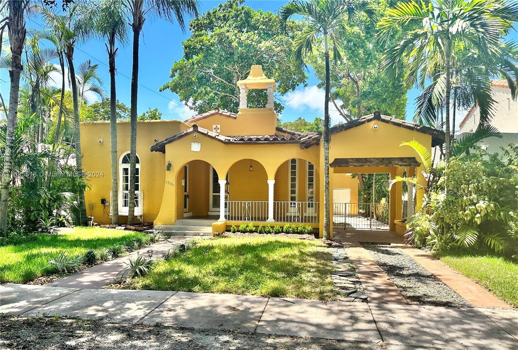 1306 Madrid St in Coral Gables, FL - Building Photo