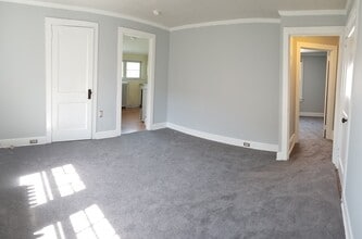 161 N Clinton St, Unit 2nd floor in Doylestown, PA - Building Photo - Building Photo