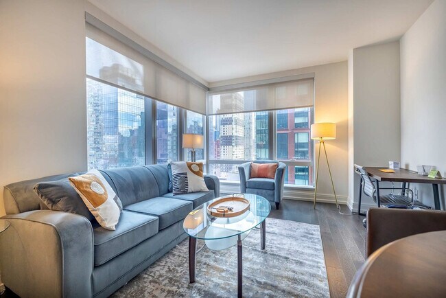 555 10th Ave in New York, NY - Foto de edificio - Building Photo