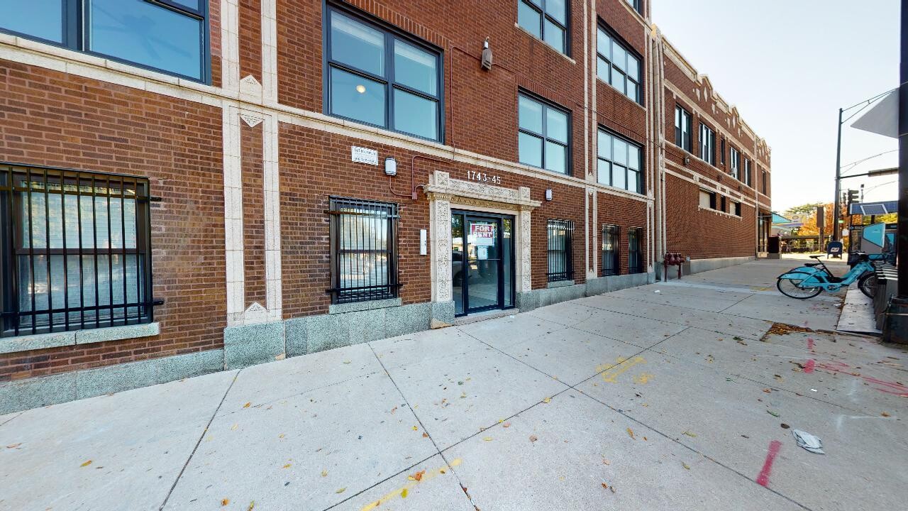 1745 W Touhy Ave in Chicago, IL - Building Photo