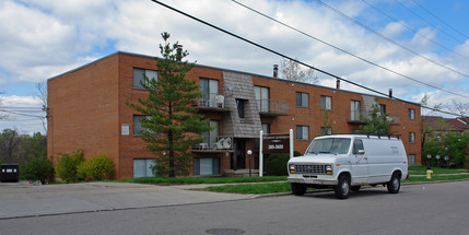 Westmont Apartments in Cincinnati, OH - Building Photo - Building Photo