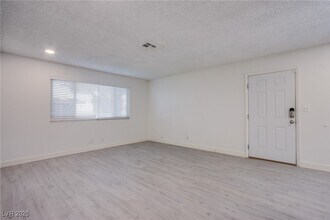 5009 Evergreen Ave in Las Vegas, NV - Building Photo - Building Photo