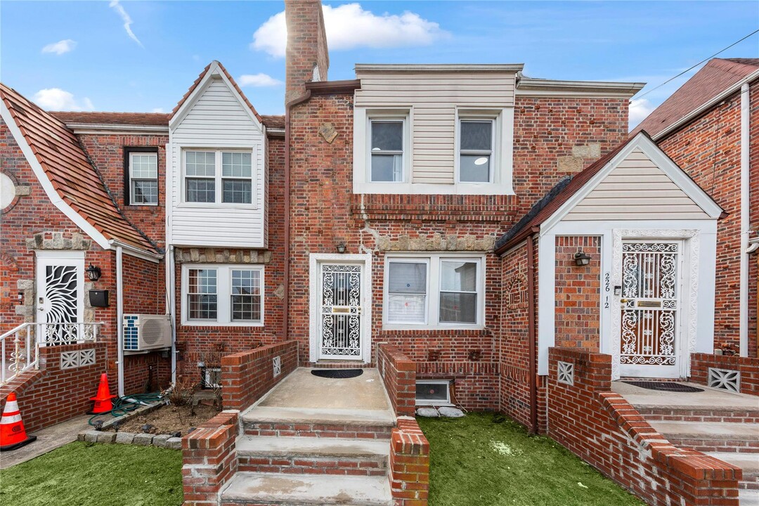 226-14 141st Ave in Queens, NY - Foto de edificio