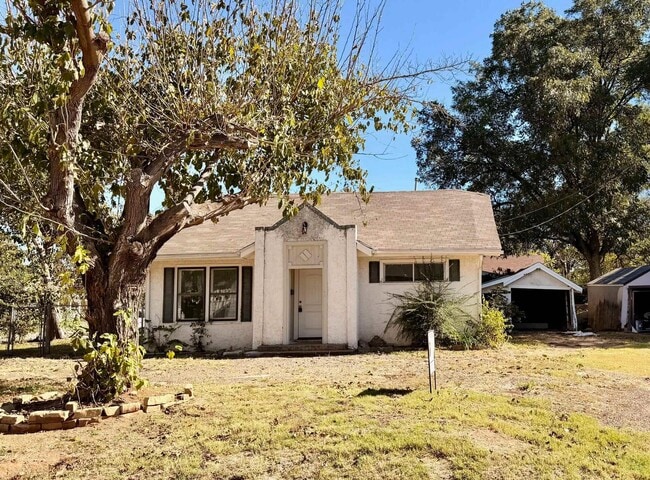 property at 2213 Bridwell St