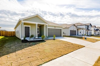 208 Wedemeyer St in Taylor, TX - Building Photo - Building Photo