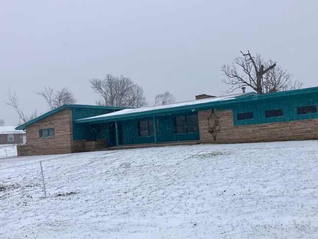 property at 602 N Sioux Ave