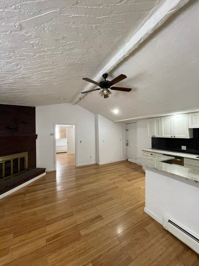 241 Maverick St, Unit #1 in Boston, MA - Building Photo - Building Photo