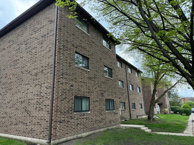 2238 Abbeywood Dr in Lisle, IL - Building Photo - Building Photo