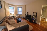 1819 Beacon St, Unit 4 in Brookline, MA - Foto de edificio - Building Photo